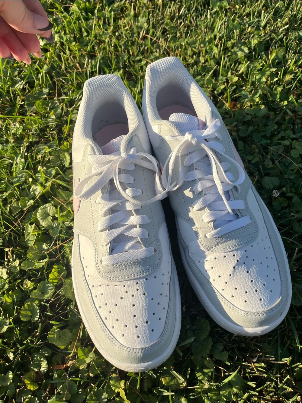 Nike Low-Top Sneakers in White, Light Gray & Pale Pink - Picture 4 of 7